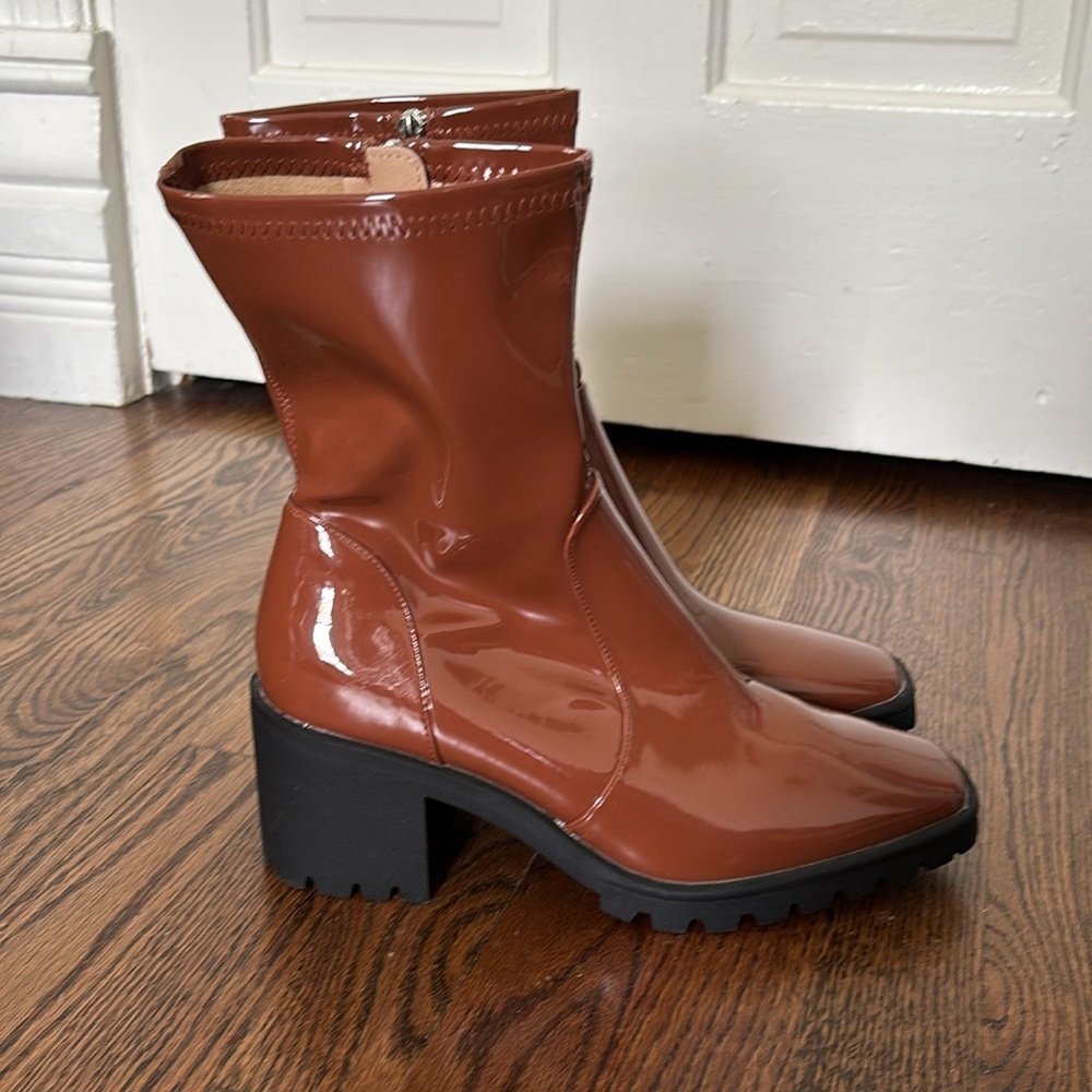 Journee Collection Brown Patent Vegan Leather Icelyn Calf Lug Boots 9.5 NWOB - Picture 4 of 15